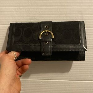 Black Coach Wallett signature, black canvas, gold color buckle vintage